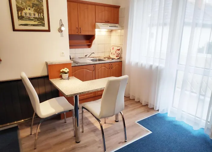 Klara ヘーヴィーズ