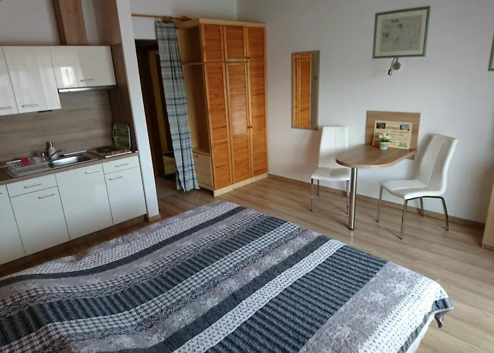 Klara ヘーヴィーズ